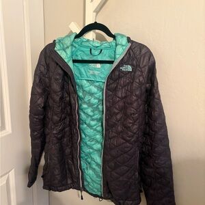 The North Face Women's lightweight puffer Jacket